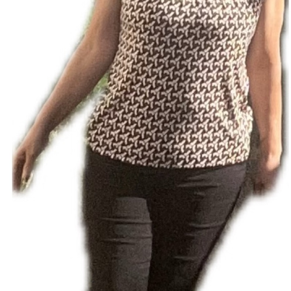 Liz Claiborne Black and White Chain Print Top